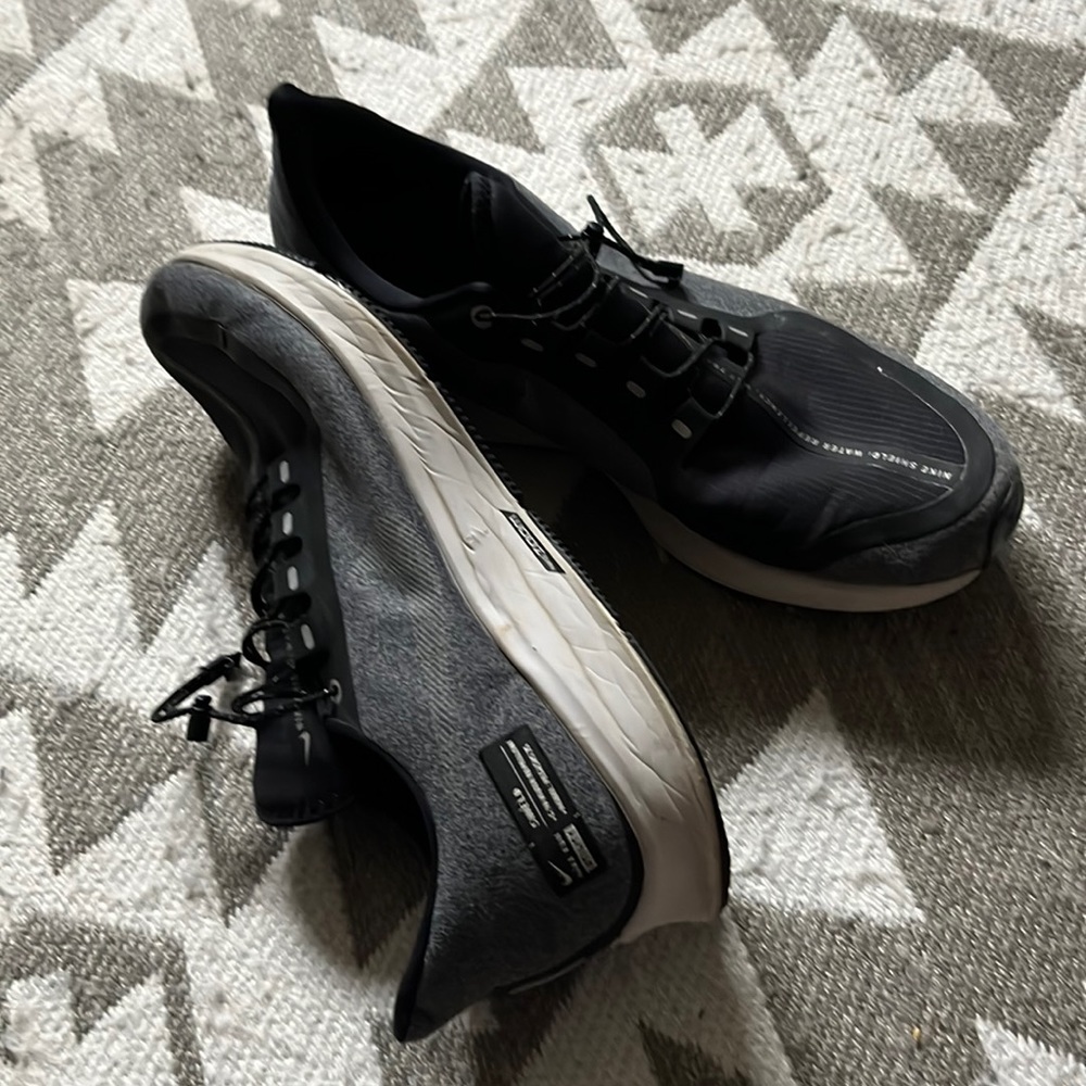 Nike shield water repellent running sneakers